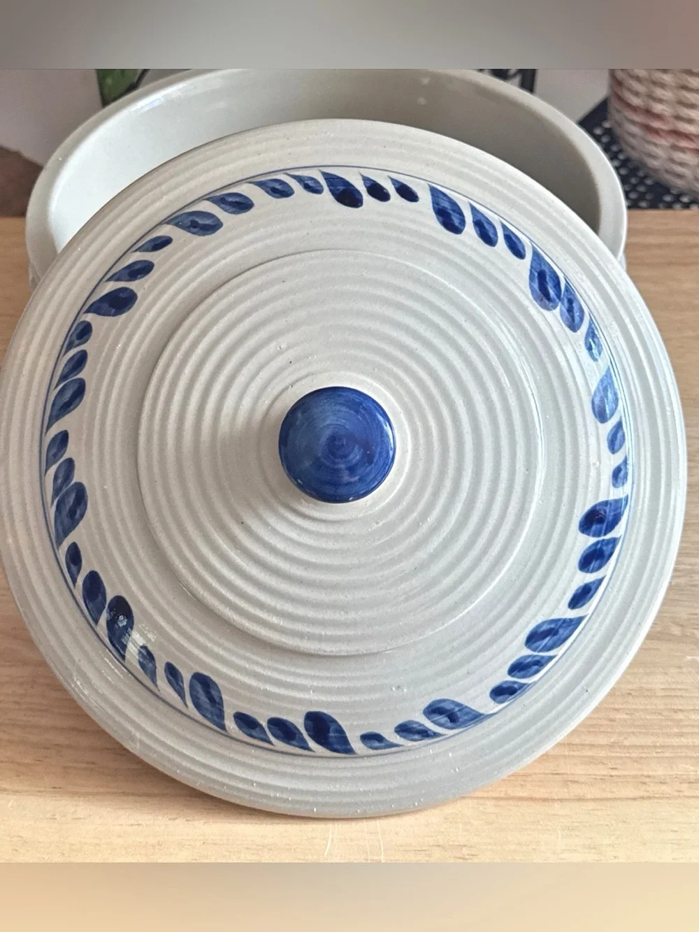 Cracker Barrel Made from Scratch Blue Vine Stoneware Covered Casserole Dish 2 Qt